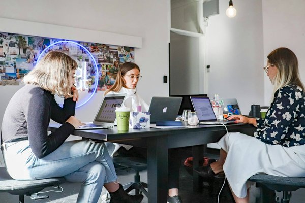 Comment les startups de technologie financière peuvent-elles utiliser le marketing basé sur les données pour attirer les investisseurs ?
